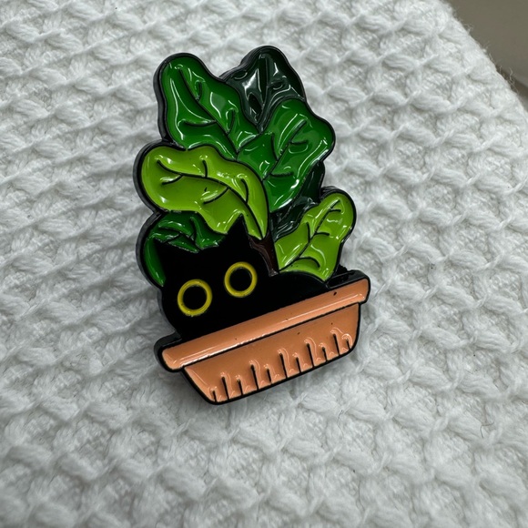 3/$15 Adorable Potted Cat Pin - Picture 3 of 5